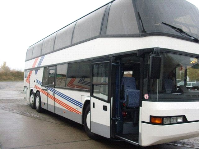 Autobusu parks Alūksnē Divstāvu Neoplan