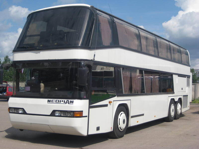 Autobusu parks Alūksnē Divstāvu Neoplan